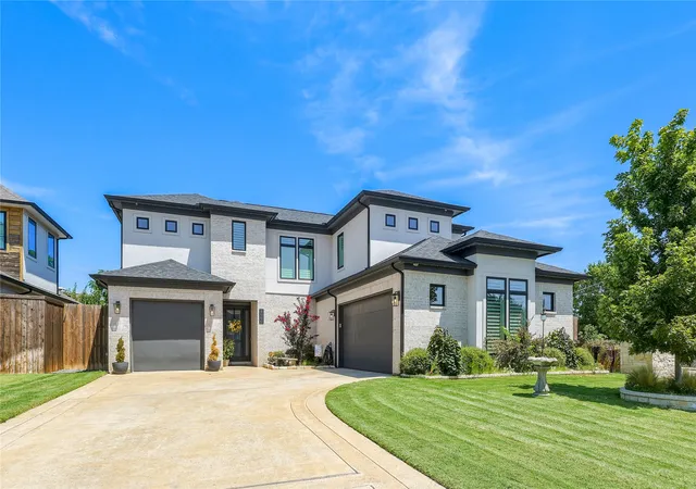 Photo 3 of Single family home for sale at 2080 Holt Wy, Grapevine, TX 76051 | MLS# 21364409 | Listing updated on 2026-09-08
