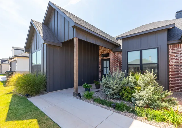Photo 3 of Sale Pending at 5035 Cranbrook Dr, Abilene, TX 79606 | MLS# 21365848 | Listing updated on 2026-09-28