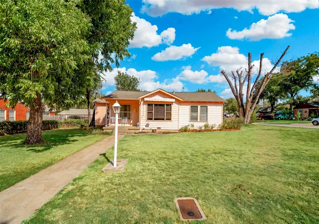 Photo 2 of Single family home for sale at 3100 Lakeland St, Fort Worth, TX 76111 | MLS# 21366290 | Listing updated on 2026-10-01