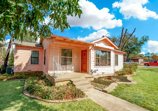 Photo 1 of Single family home for sale at 3100 Lakeland St, Fort Worth, TX 76111 | MLS# 21366290 | Listing updated on 2026-10-01