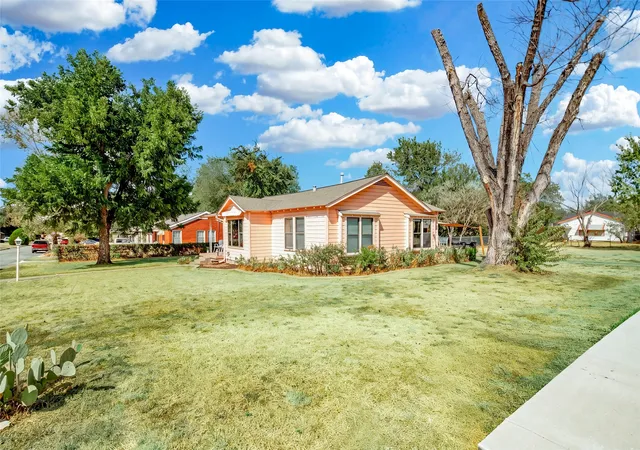 Photo 3 of Single family home for sale at 3100 Lakeland St, Fort Worth, TX 76111 | MLS# 21366290 | Listing updated on 2026-10-01