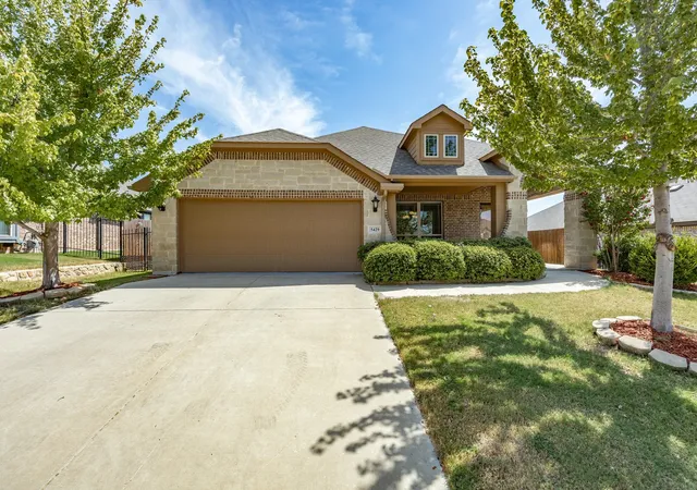 Photo 2 of Sale Pending at 5429 Quiet Woods Trl, Fort Worth, TX 76123 | MLS# 21364197 | Listing updated on 2026-09-26