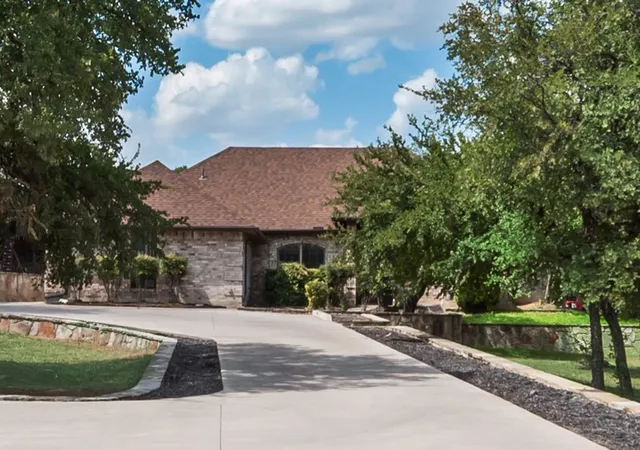 Photo 3 of Single family home for sale at 1205 Florence Dr, Azle, TX 76020 | MLS# 21361943 | Listing updated on 2026-09-12