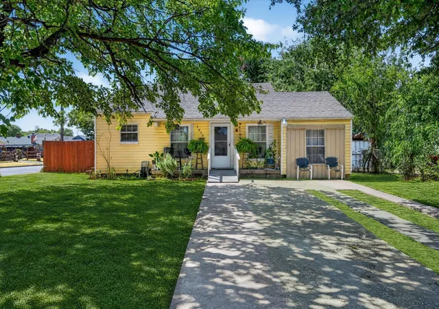 Photo 1 of Sale Pending at 3628 Hampshire Blvd, Fort Worth, TX 76103 | MLS# 21362016 | Listing updated on 2026-09-09