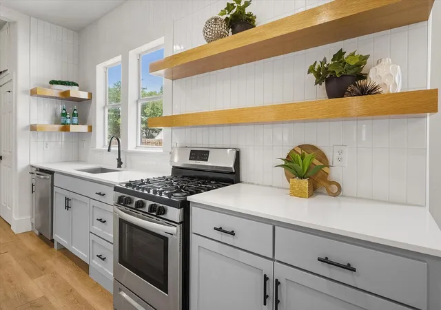 Photo 1 of Single family home for sale at 501 S Clinton Ave, Dallas, TX 75208 | MLS# 21363499 | Listing updated on 2026-10-03