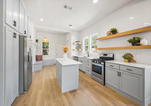 Photo 2 of Single family home for sale at 501 S Clinton Ave, Dallas, TX 75208 | MLS# 21363499 | Listing updated on 2026-10-03