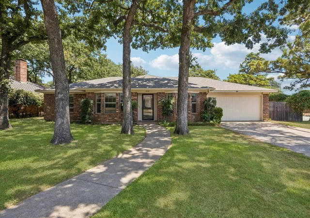 Photo 1 of Single family home for sale at 2701 Baldwin Dr, Arlington, TX 76012 | MLS# 21366279 | Listing updated on 2026-10-07