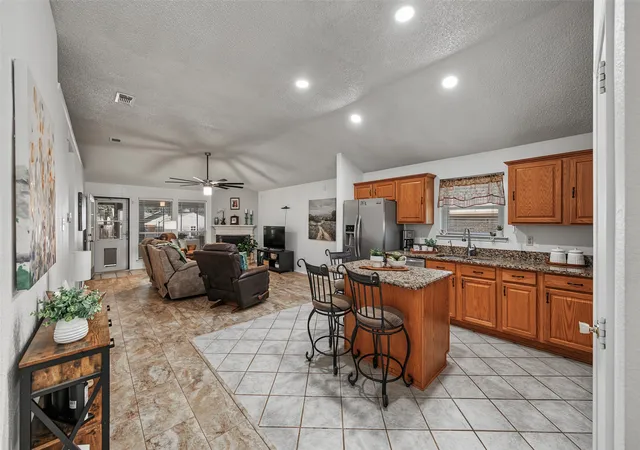 Photo 3 of Single family home for sale at 334 Dalhart Dr, Weatherford, TX 76086 | MLS# 21364680 | Listing updated on 2026-09-13