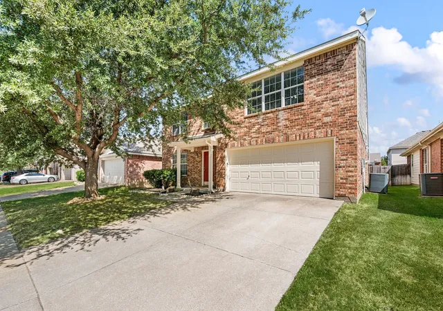 Photo 2 of Single family home for sale at 5025 Senator Dr, Fort Worth, TX 76244 | MLS# 21362330 | Listing updated on 2026-09-12
