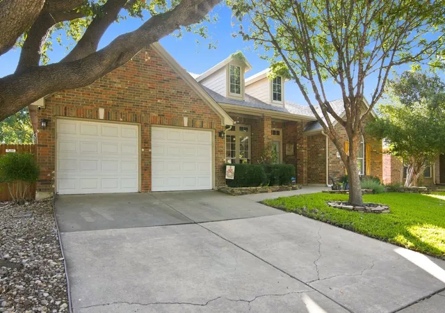 Photo 2 of Sale Pending at 7054 Buena Vista Dr, Fort Worth, TX 76137 | MLS# 21365203 | Listing updated on 2026-09-13