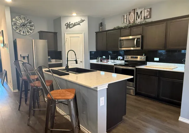 Photo 4 of Single family home for sale at 1200 Fairbanks Dr, Ennis, TX 75119 | MLS# 21366402 | Listing updated on 2026-09-14