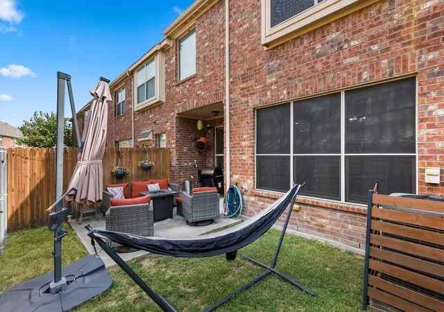 Photo 2 of Townhouse for sale at 1828 Villa Dr, Allen, TX 75013 | MLS# 21352816 | Listing updated on 2026-10-04