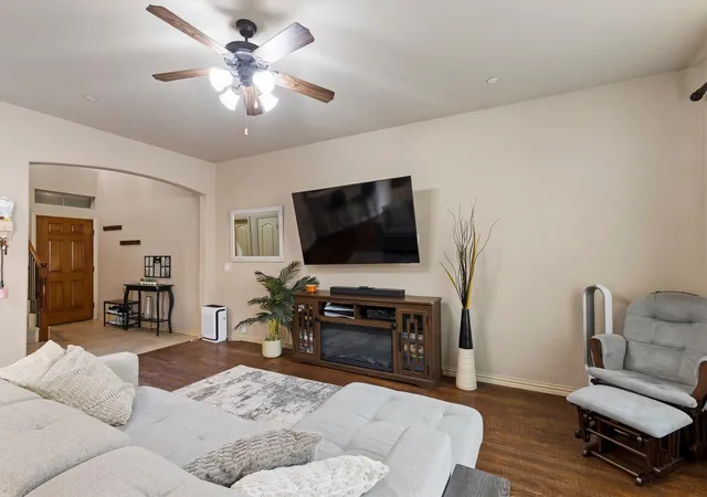 Photo 4 of Townhouse for sale at 1828 Villa Dr, Allen, TX 75013 | MLS# 21352816 | Listing updated on 2026-10-04