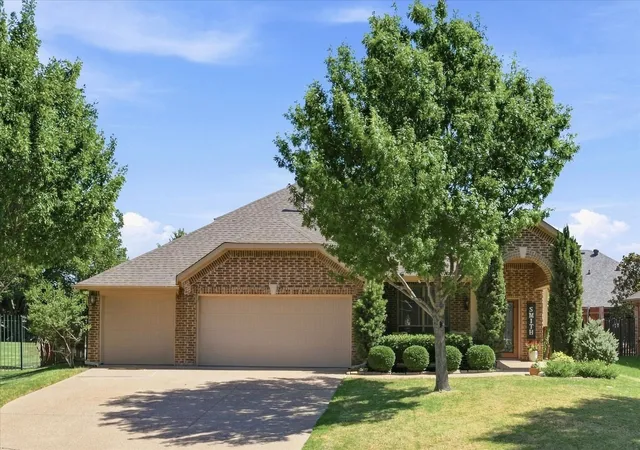 Photo 2 of Single family home for sale at 102 Chase Oaks Ct, Mansfield, TX 76063 | MLS# 21363558 | Listing updated on 2026-10-05