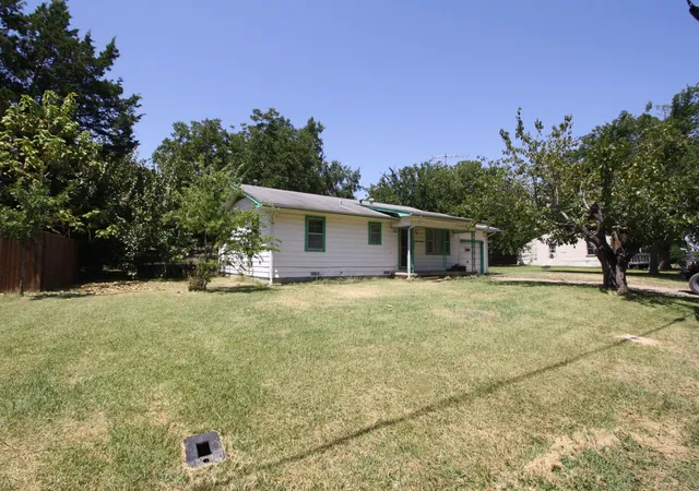 Photo 2 of Single family home for sale at 306 S Austin St, Wolfe City, TX 75496 | MLS# 21366418 | Listing updated on 2026-09-29