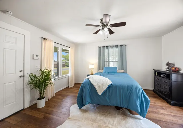 Photo 1 of Single family home for sale at 207 E 4th St, Weatherford, TX 76086 | MLS# 21366304 | Listing updated on 2026-09-09