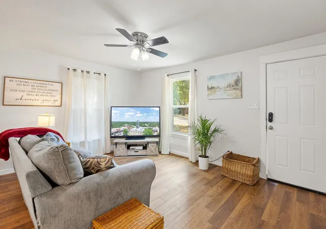 Photo 2 of Single family home for sale at 207 E 4th St, Weatherford, TX 76086 | MLS# 21366304 | Listing updated on 2026-09-09