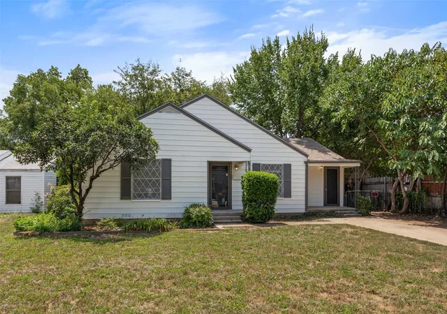 Photo 1 of Single family home for sale at 4406 Wayne Ct S, Haltom City, TX 76117 | MLS# 21364360 | Listing updated on 2026-09-14