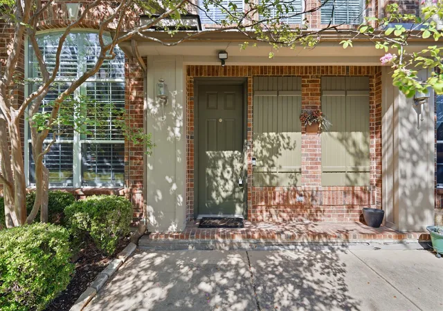 Photo 3 of Townhouse for sale at 1724 Brookview Dr, Carrollton, TX 75007 | MLS# 21366135 | Listing updated on 2026-09-21