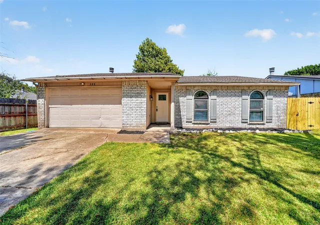 Photo 2 of Single family home for sale at 524 Woodcrest Wy, Forney, TX 75126 | MLS# 21365624 | Listing updated on 2026-09-12