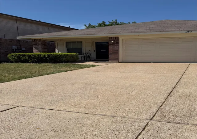 Photo 2 of Single family home for sale at 254 Cliff Heights Cir, Dallas, TX 75241 | MLS# 21344221 | Listing updated on 2026-09-14