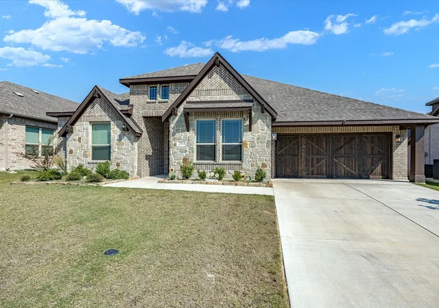 Photo 2 of Single family home for sale at 293 Resting Pl Road, Waxahachie, TX 75165 | MLS# 21366466 | Listing updated on 2026-09-14