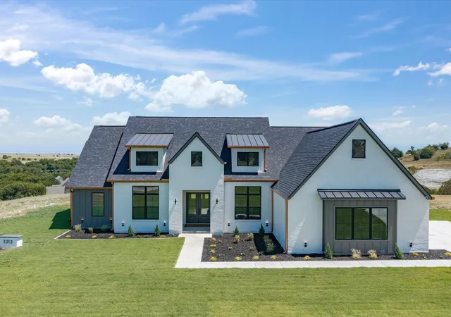 Photo 1 of Sale Pending at 1013 Bear Creek Ranch Rd, Aledo, TX 76008 | MLS# 21365646 | Listing updated on 2026-09-12