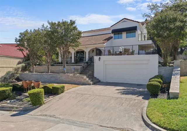 Photo 2 of Single family home for sale at 3405 Waterview Trl, Rockwall, TX 75087 | MLS# 21365800 | Listing updated on 2026-09-12