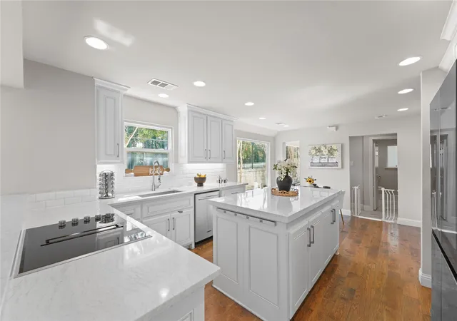 Photo 3 of Single family home for sale at 3405 Waterview Trl, Rockwall, TX 75087 | MLS# 21365800 | Listing updated on 2026-09-12