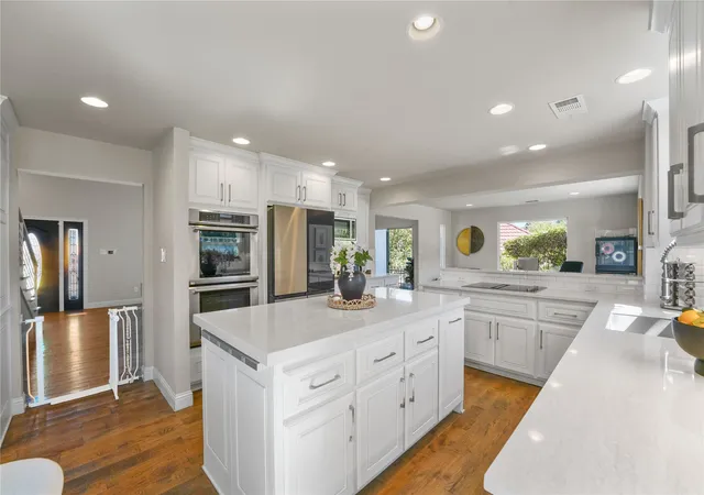 Photo 4 of Single family home for sale at 3405 Waterview Trl, Rockwall, TX 75087 | MLS# 21365800 | Listing updated on 2026-09-12
