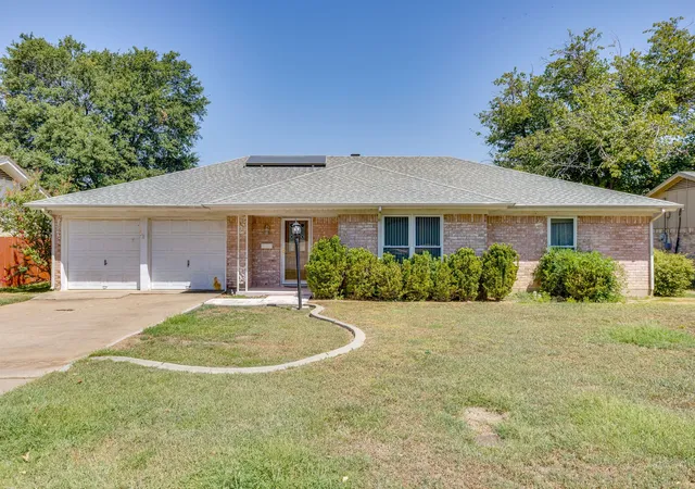 Photo 1 of Sale Pending at 1312 Marlborough Dr, Fort Worth, TX 76134 | MLS# 21363942 | Listing updated on 2026-09-11