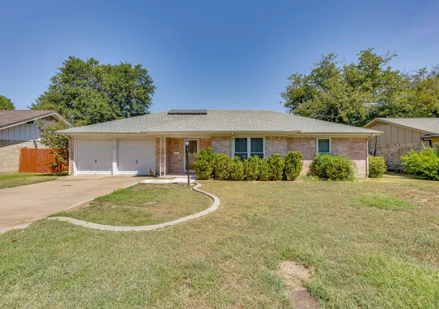 Photo 2 of Sale Pending at 1312 Marlborough Dr, Fort Worth, TX 76134 | MLS# 21363942 | Listing updated on 2026-09-11