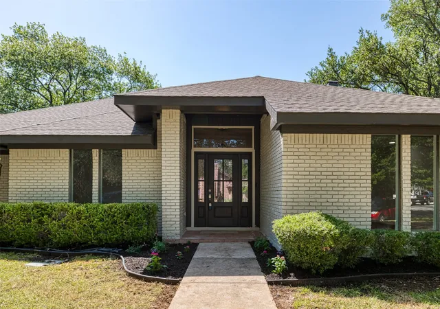 Photo 3 of Single family home for sale at 6851 Shorecrest Ct, Fort Worth, TX 76132 | MLS# 21356265 | Listing updated on 2026-09-11