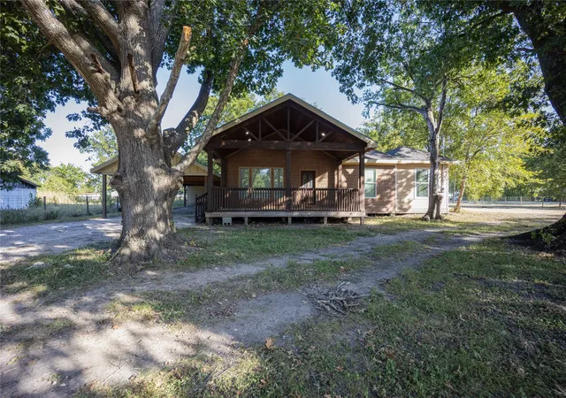 Photo 2 of Single family home for sale at 5004 Fm 3041, Corsicana, TX 75109 | MLS# 21365623 | Listing updated on 2026-09-24