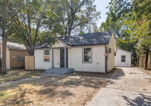 Photo 2 of Single family home for sale at 3516 York St, Dallas, TX 75210 | MLS# 21356504 | Listing updated on 2026-09-10