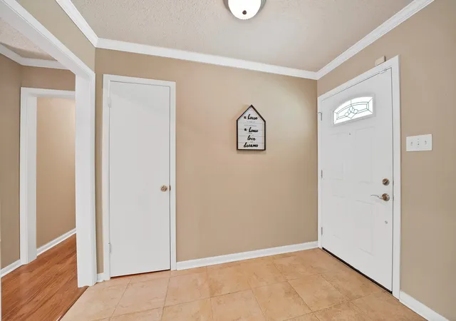 Photo 4 of Sale Pending at 451 Cooks Ln, Fort Worth, TX 76120 | MLS# 21366437 | Listing updated on 2026-09-09