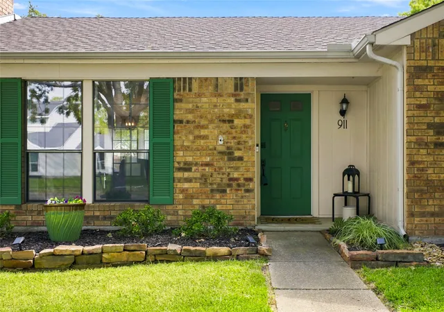Photo 3 of Single family home for sale at 911 Rolling Brook Ln, Coppell, TX 75019 | MLS# 21355916 | Listing updated on 2026-10-01