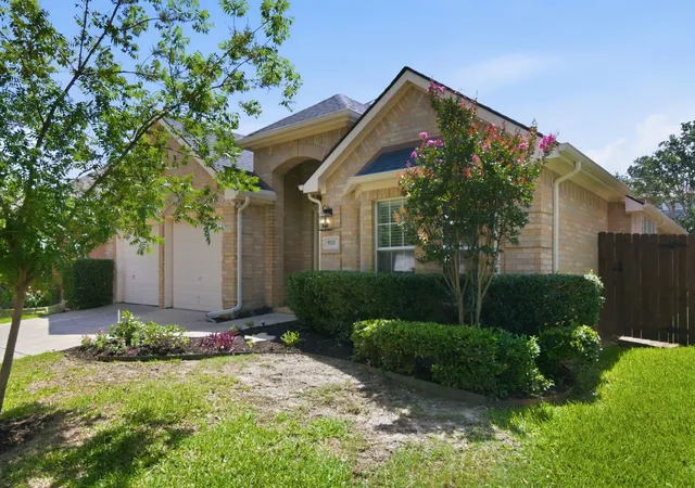 Photo 3 of Single family home for sale at 9125 Chardin Park Dr, Fort Worth, TX 76244 | MLS# 21364189 | Listing updated on 2026-09-15