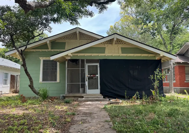 Photo 1 of Single family home for sale at 120 S Montclair Ave, Dallas, TX 75208 | MLS# 21366061 | Listing updated on 2026-09-09