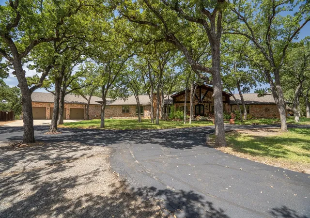 Photo 3 of Mansion for sale at 1011 Thornridge Ct, Argyle, TX 76226 | MLS# 21342659 | Listing updated on 2026-09-10