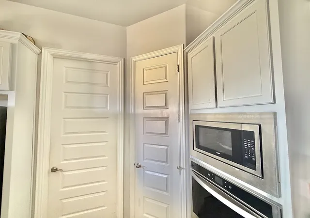 Photo 3 of Single family home for sale at 340 Berkeley Dr, Waxahachie, TX 75167 | MLS# 21366634 | Listing updated on 2026-09-11