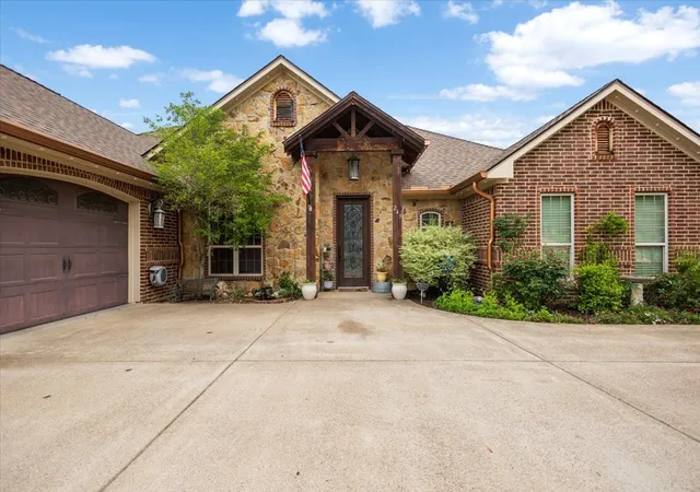 Photo 1 of Single family home for sale at 249 Heritage Ct, Lindale, TX 75771 | MLS# 21366645 | Listing updated on 2026-09-28