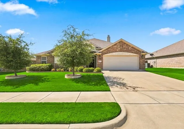 Photo 1 of Single family home for sale at 637 Piper Dr, Saginaw, TX 76179 | MLS# 21366375 | Listing updated on 2026-09-11