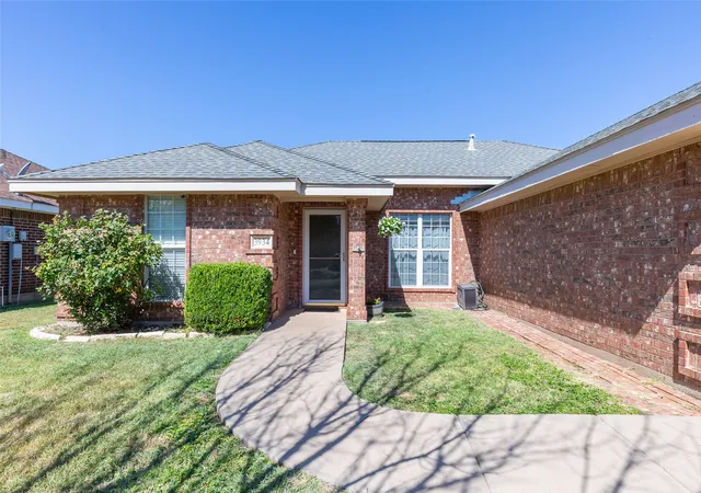 Photo 2 of Sale Pending at 3934 Wake Forest Ln, Abilene, TX 79602 | MLS# 21362765 | Listing updated on 2026-09-08