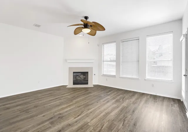 Photo 4 of Single family home for sale at 5905 Big Pine Dr, Mc Kinney, TX 75070 | MLS# 21363044 | Listing updated on 2026-09-09