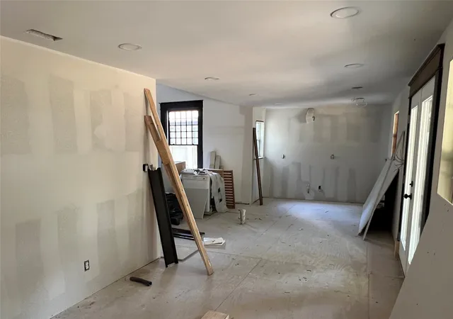 Photo 3 of Single family home for sale at 5511 Tremont St, Dallas, TX 75214 | MLS# 21366517 | Listing updated on 2026-10-02