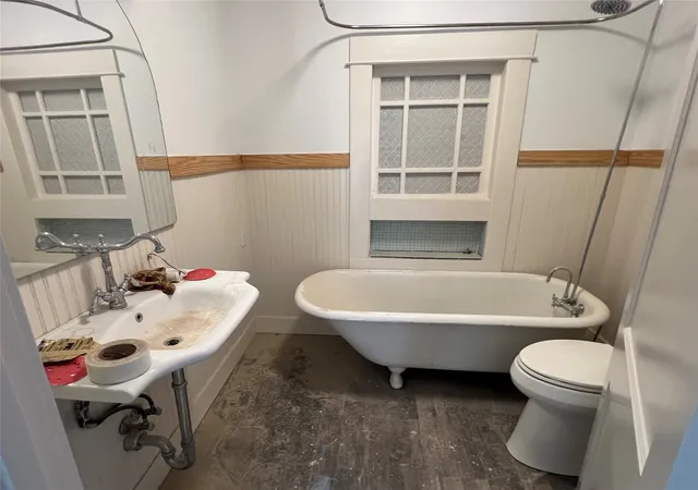 Photo 4 of Single family home for sale at 5511 Tremont St, Dallas, TX 75214 | MLS# 21366517 | Listing updated on 2026-10-02