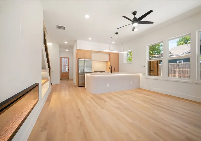 Photo 3 of Townhouse for sale at 1600 Washinton Ave, Fort Worth, TX 76104 | MLS# 21332256 | Listing updated on 2026-10-04