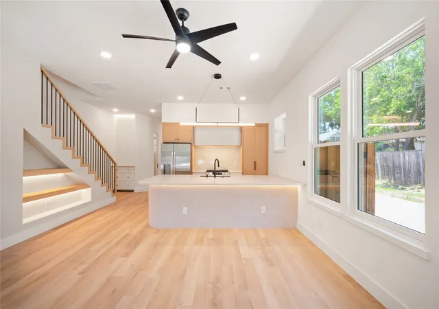Photo 4 of Townhouse for sale at 1600 Washinton Ave, Fort Worth, TX 76104 | MLS# 21332256 | Listing updated on 2026-10-04
