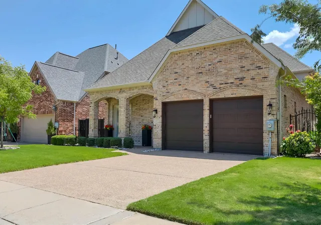Photo 2 of Sale Pending at 45 Secluded Pond Dr, Frisco, TX 75034 | MLS# 21366550 | Listing updated on 2026-09-15